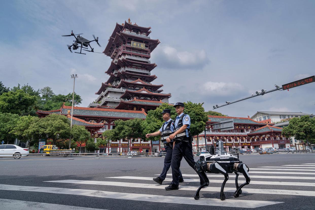 专注高端智能军警装备与 AI 智能机器人研发制造。